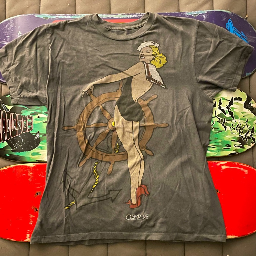 Pin-up girl tee